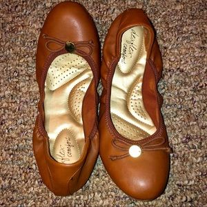 DexFlex Comfort Brown Flats with Gold Sz 9.5